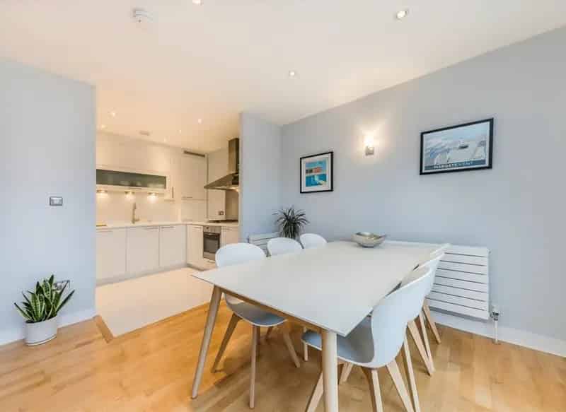 3 Bed Split Level Apartment Near Essex Road Station
