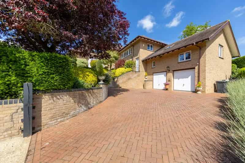 4 Bedroom Detached House with Annex and Large Gardens