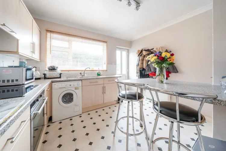Ground Floor Maisonette Near Schools Two Double Bedrooms Ample Parking