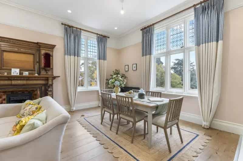 Solihull 2-Bed Apartment with Underground Parking