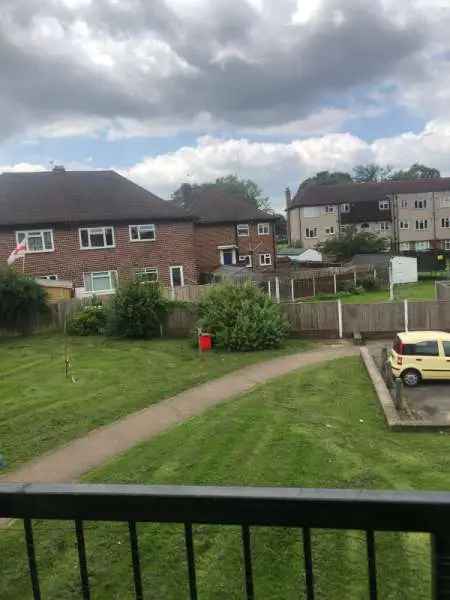 Flat For Rent in Mole Valley, England