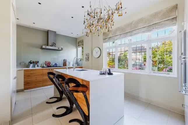 5 Bedroom Detached House for Sale in Acton W3
