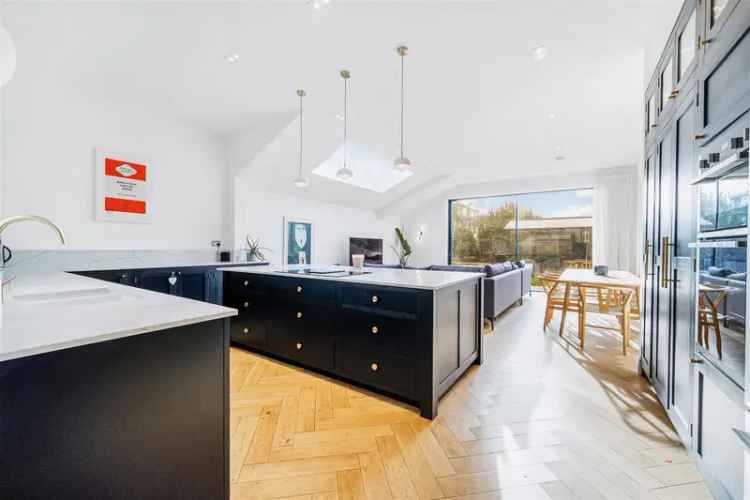 5 Bedroom Semi-Detached House for Rent in Acton