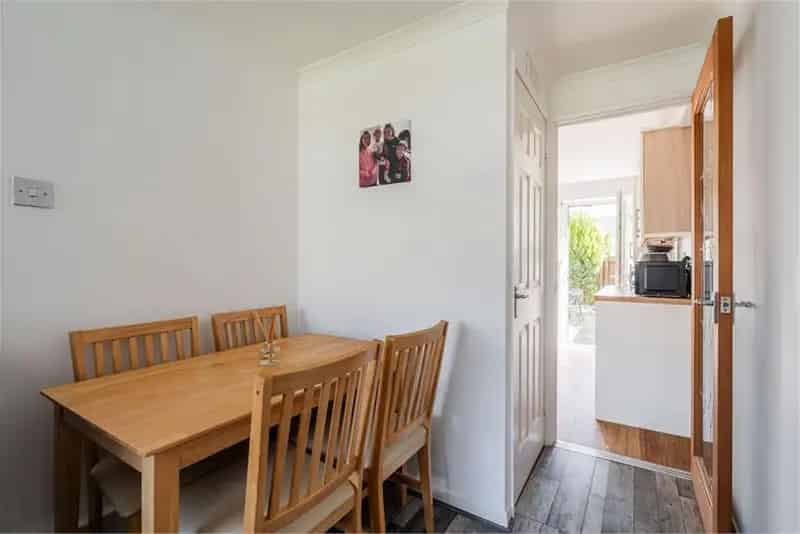 1 Bed Flat Lower Villa Baberton - Modern Kitchen & Private Gardens