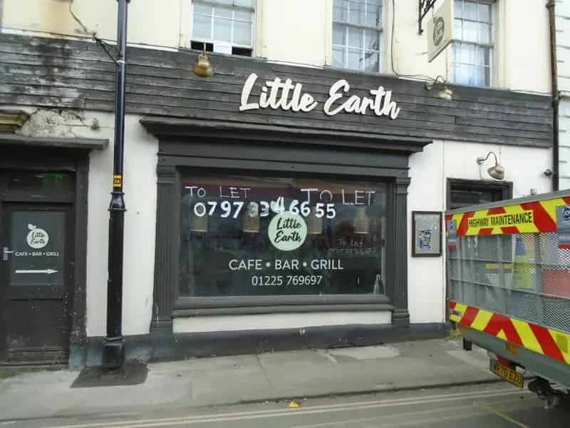 Trowbridge Town Centre Shop with Basement Kitchen Grade II Listed Building