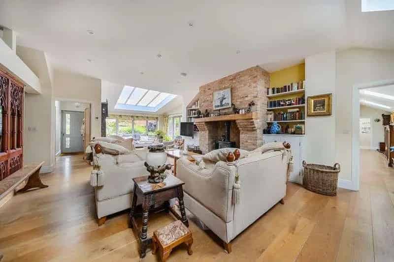 3 Bed House for Sale Amesbury