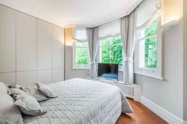 Flat to rent in Holland Park, London W11