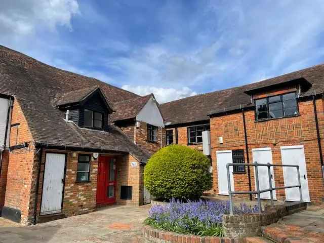 Wokingham Office Suite Town Centre First Floor Available Now