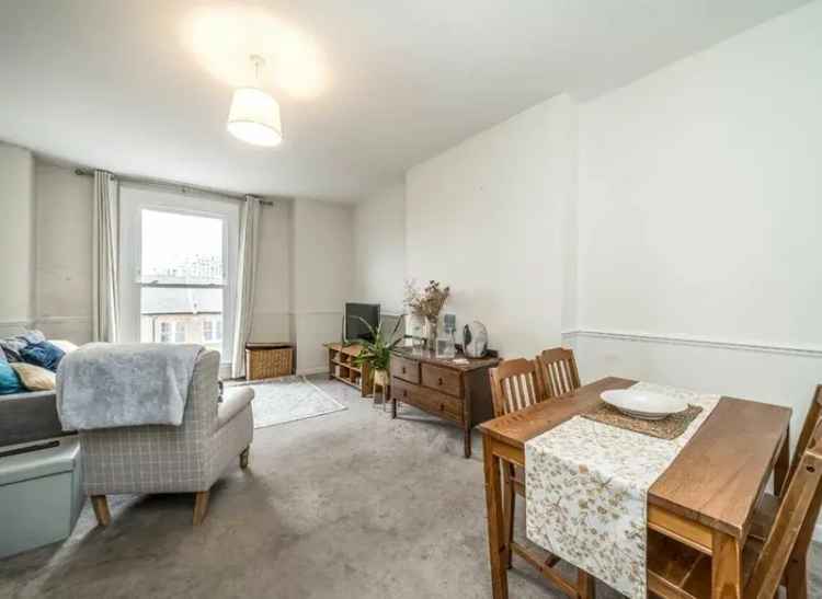 Two Bedroom Property Near Clapham High Street