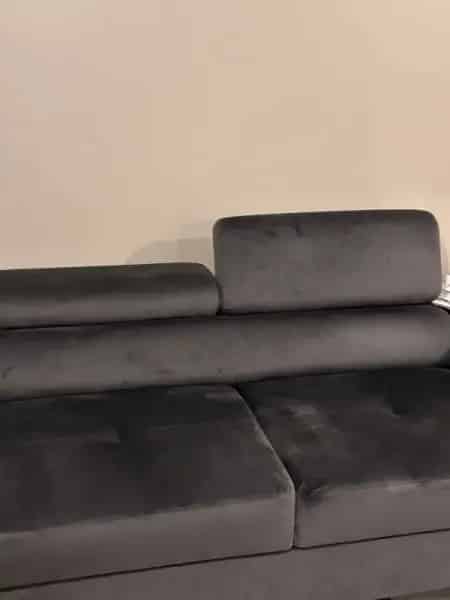 2 Bedroom Apartment 2nd Floor Freshly Painted