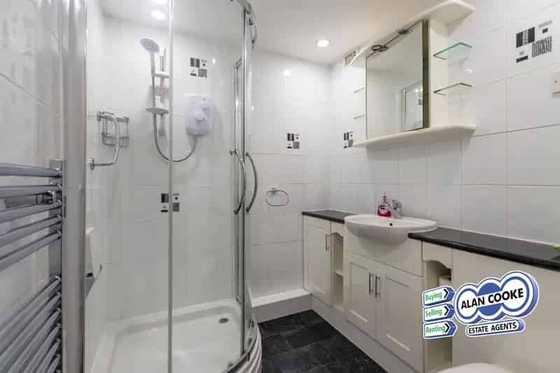2 Bedroom Flat House to Rent - South Facing Views