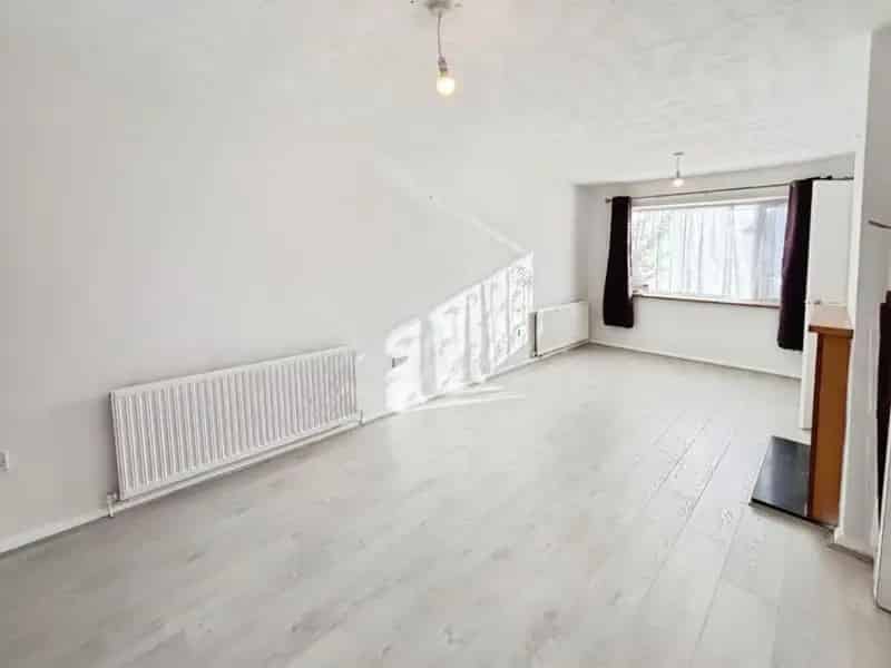 3 Bed Semi-Detached House for Sale in Shirley
