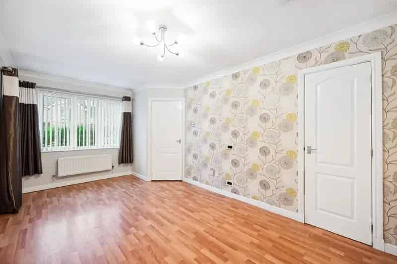 3 Bedroom Detached Villa Polmont Family Home