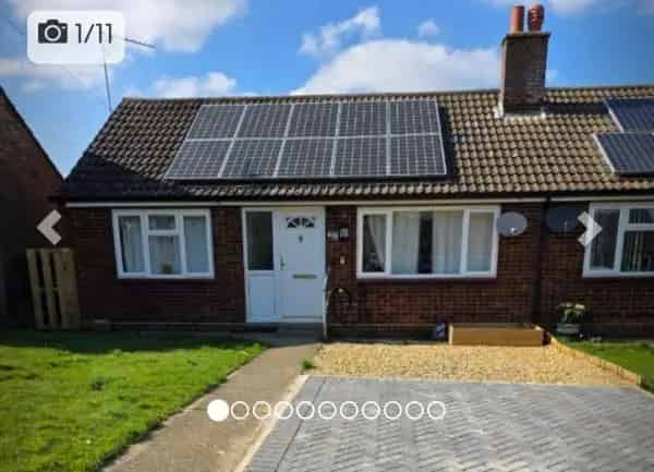2 Bed Bungalow with Solar Panels Wet Room Driveway Garden Over 55s