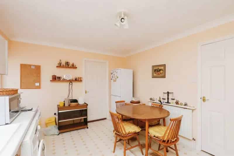 Spacious Detached Bungalow - Three Double Bedrooms - Fakenham