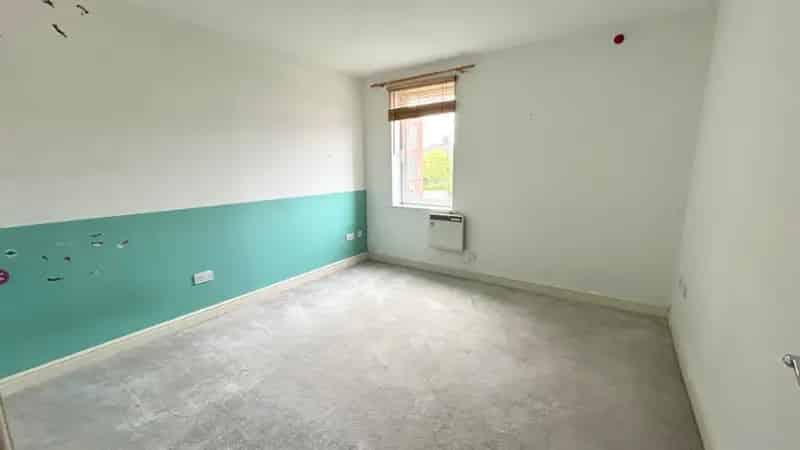 2 Bedroom Flat For Sale in South Liverpool
