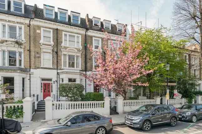 Terraced House for Sale in London W14