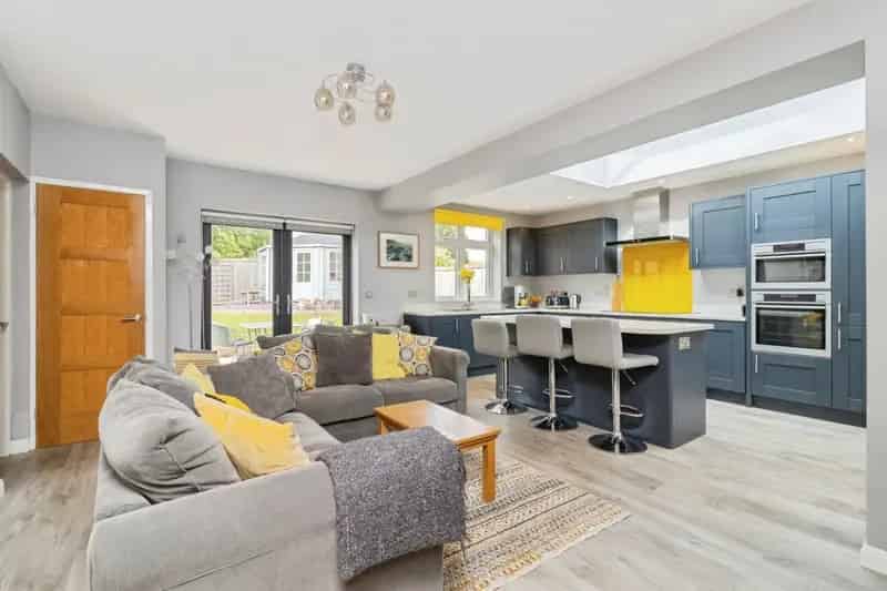 3 Bed Chalet Bungalow with Stunning Kitchen and Landscaped Gardens