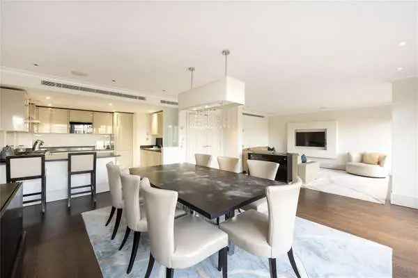 Four Bedroom Apartment in Kings Chelsea with Private Balconies