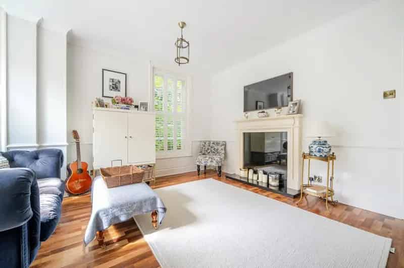 2 Bedroom Apartment for Sale in Haslemere