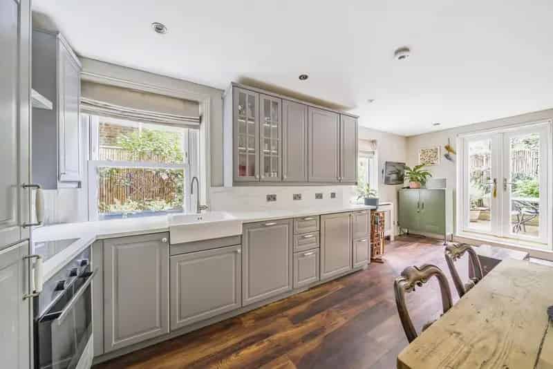 Ground Floor 2-Bedroom Apartment with Private Garden and Share of Freehold