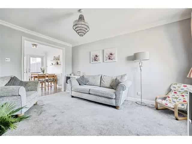 2 Bedroom Mid Terrace House For Sale