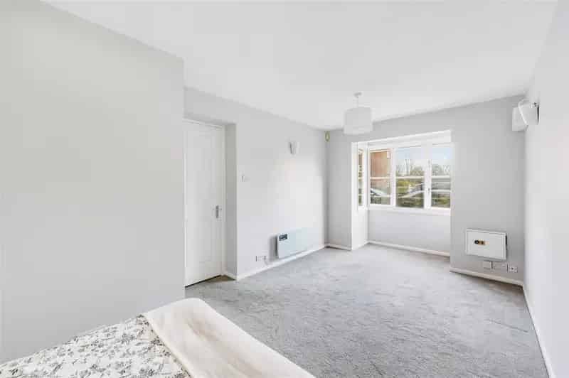 0 Bedroom Flat House to Rent near Acton Mainline Station