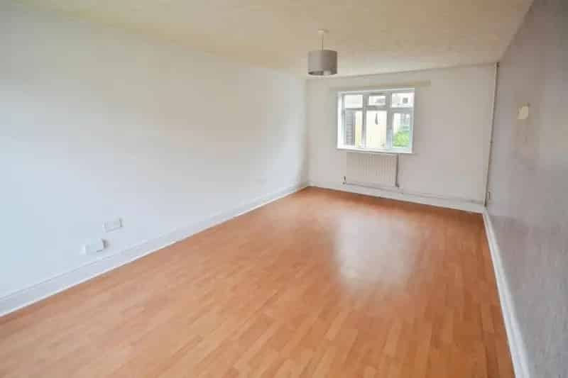 2 Bed House for Sale - Gas Central Heating - Garden - Close to Amenities