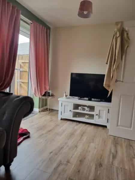 2 Bedroom House Near Hall Green Station