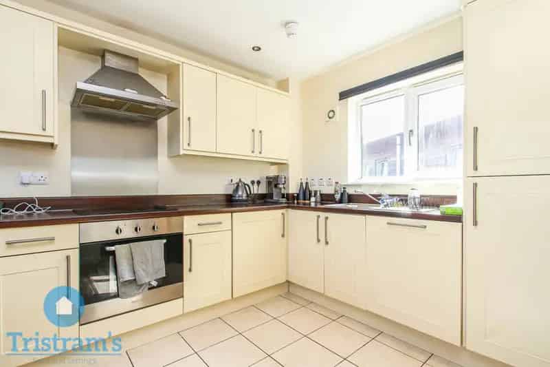 1 Bedroom Apartment to Rent - Modern Decor - August 2025