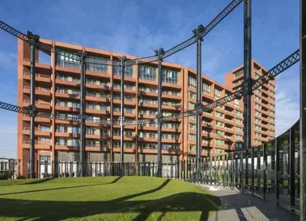 Modern 3-Bedroom Flat with Balcony and Stunning Views