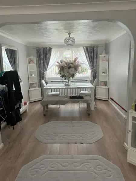 3 Bedroom Semi Detached House Near Schools and Parks