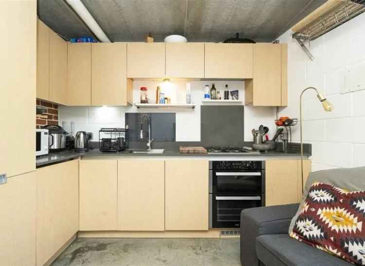 Flat For Sale in London, England