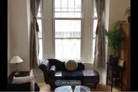 Spacious Furnished Room in 2-Bedroom Flatshare