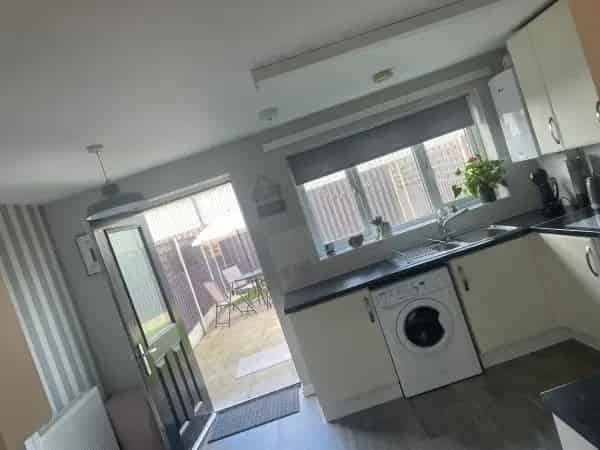 Refurbished 2-Bed House Modern Clean 2 Bathrooms