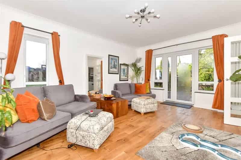 3 Bedroom Detached House for Sale - Chain Free