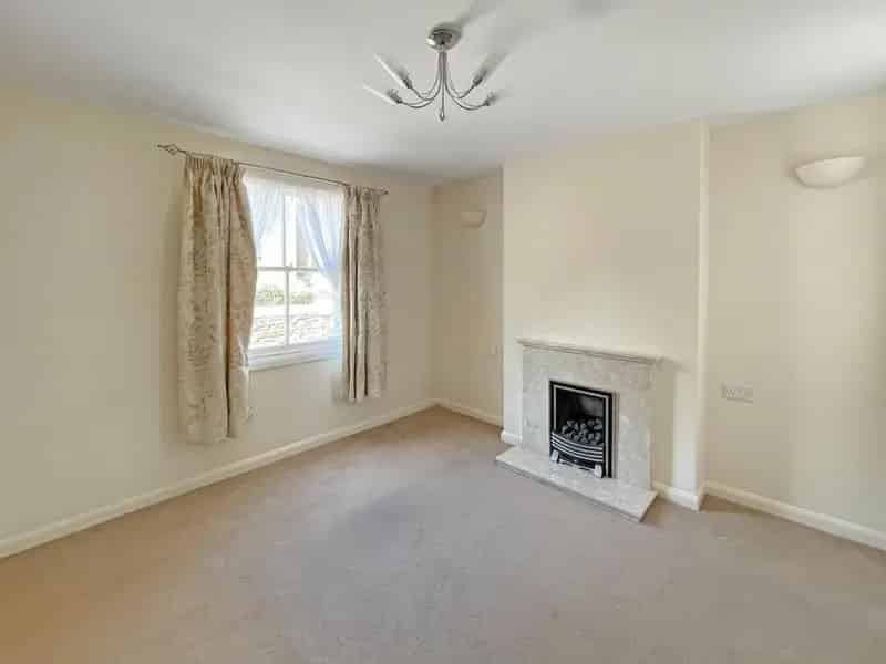 3 Bedroom Cottage for Sale in Stratford-upon-Avon