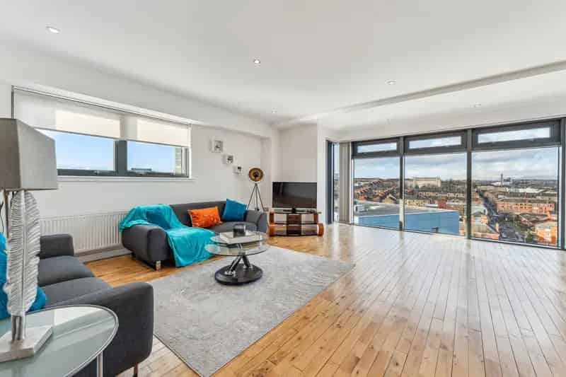 Luxury 2-Bedroom Apartment Glasgow Harbour Private Parking