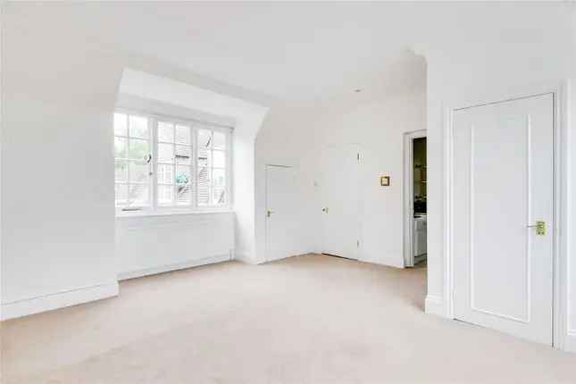 Flat for sale in Wadham Gardens, Primrose Hill, London NW3