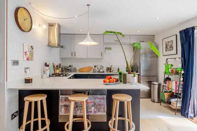 3 Bedroom Detached Cottage Near Beckenham Station