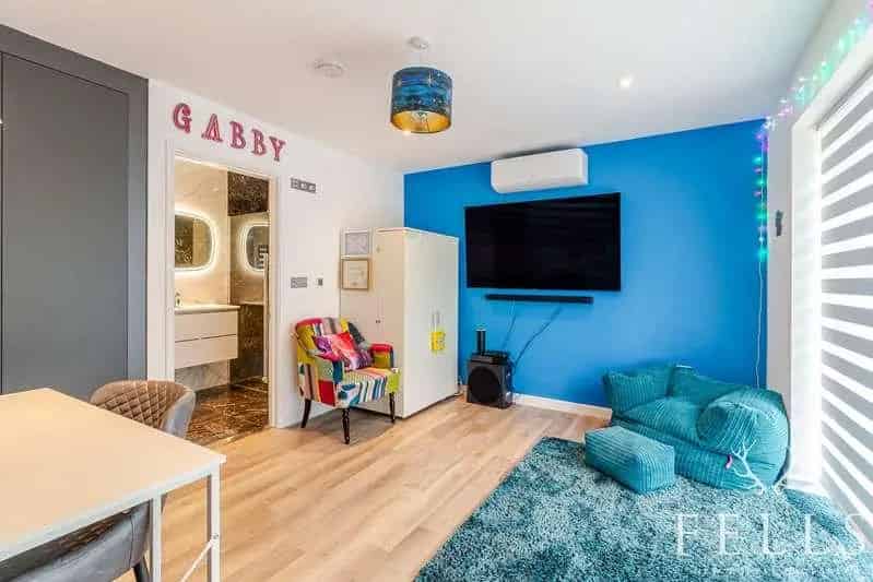 5 Bed Detached House For Sale