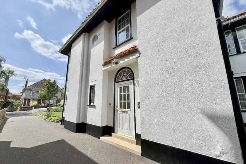 3 Bed Flat for Sale Near Clifftop with Garden and Garage