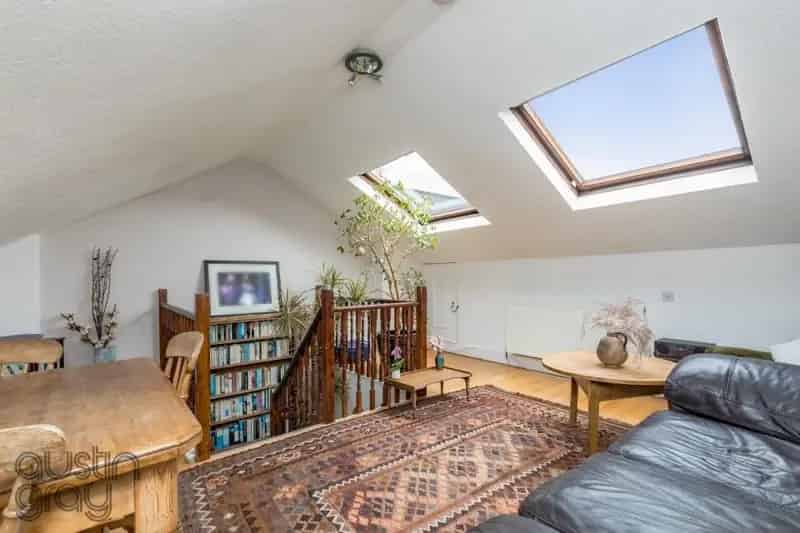 2 Bedroom Maisonette near Seven Dials Brighton