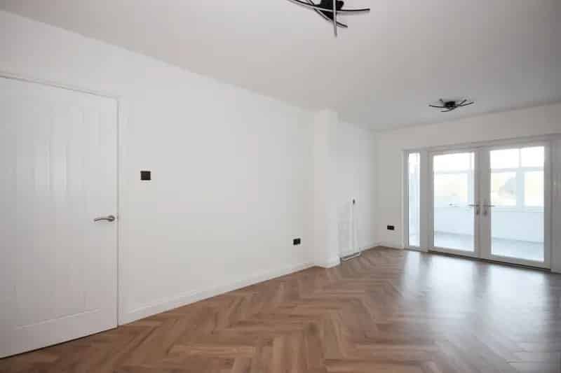Four Bedroom Semi Detached House With Garage and Garden