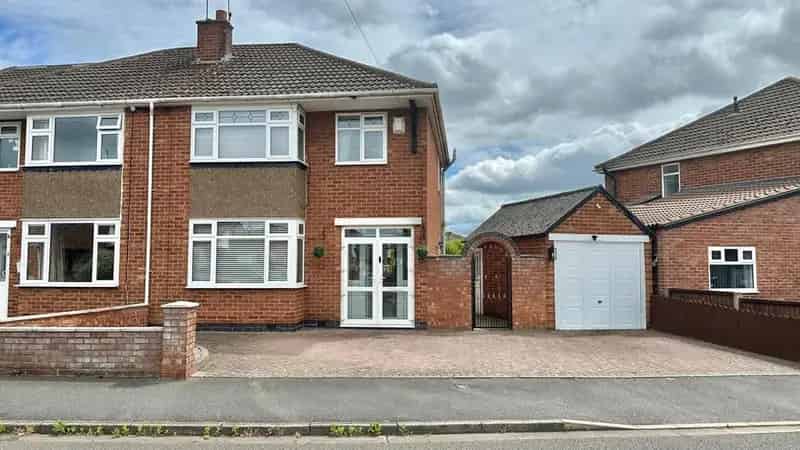3 bedroom semi-detached house for sale