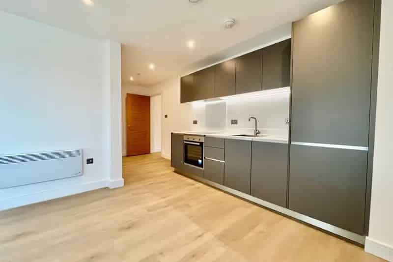 Luxury Two-Bedroom Apartment in Leeds Axis Development