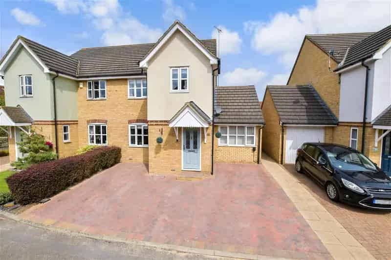 3 bedroom semi-detached house for sale