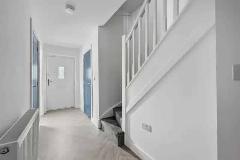 4 Bed Mid Terrace House For Sale