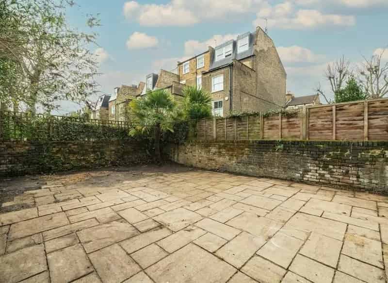 Four Bedroom House for Sale in Brackenbury Village
