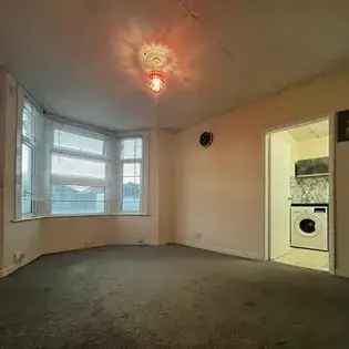 1 Bed Flat 52m² Near Ilford Station DSS Considered